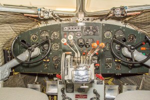 dc-3-dakota-c-47-simulator-commercial-vintage-aircraft-pilot